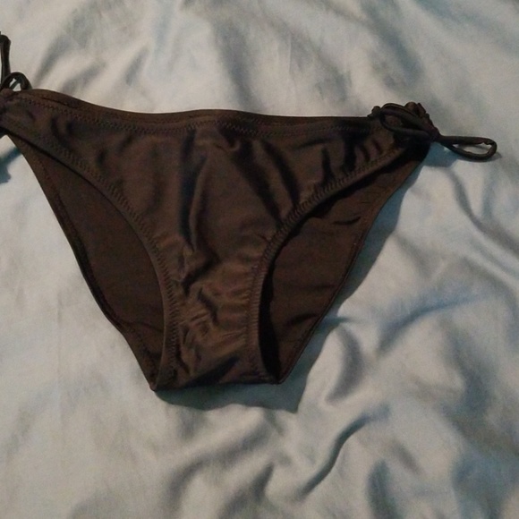 Bathing suit - Picture 3 of 3